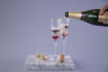 Brut with berries